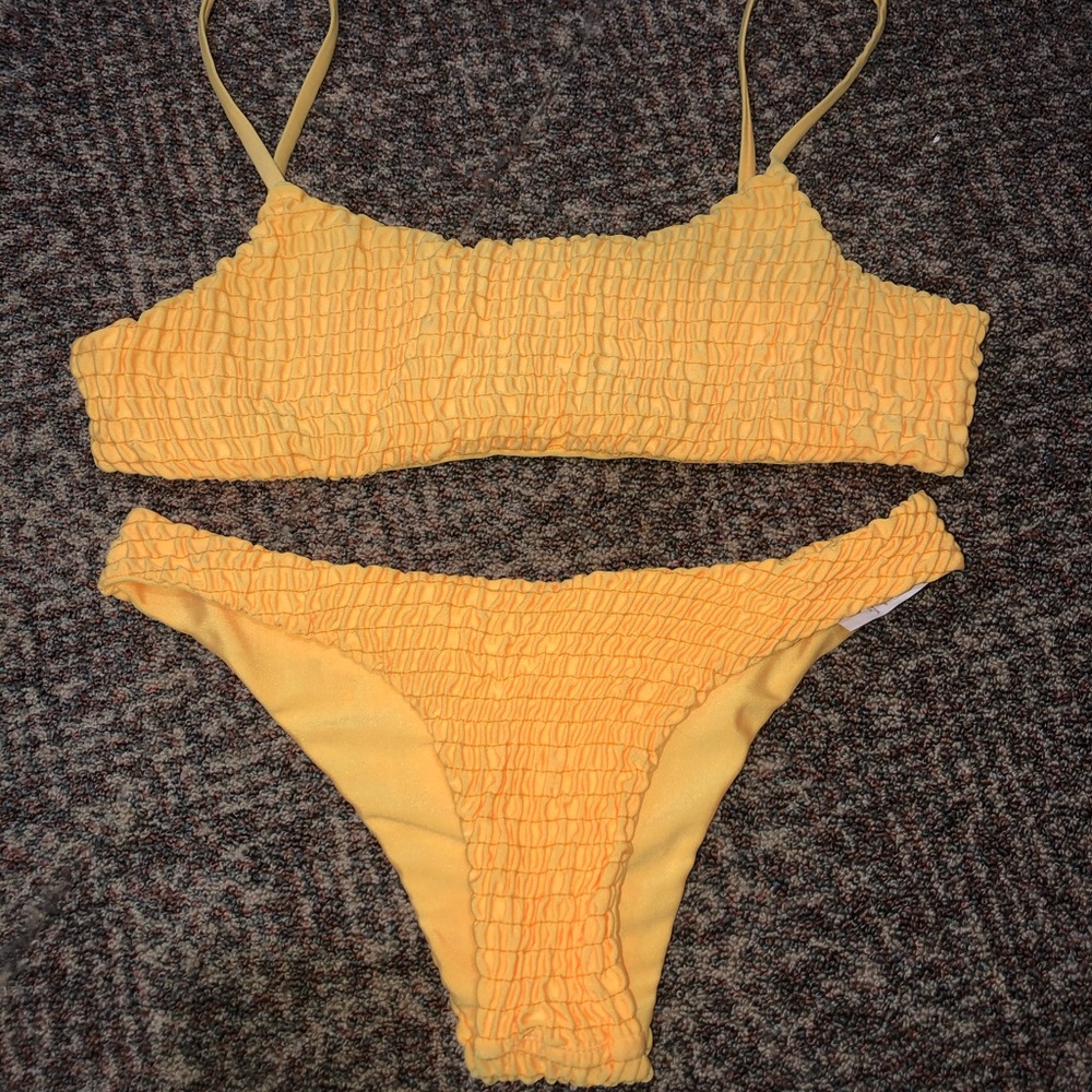 Yellow scrunched bikini